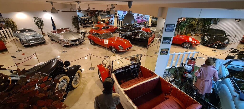 Mercedes, Jaguars, Austin, Ferrari, Pontiac, Delahaye 