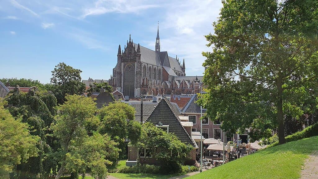 Hooglandse Kerk gesehen von der Burcht van Leiden