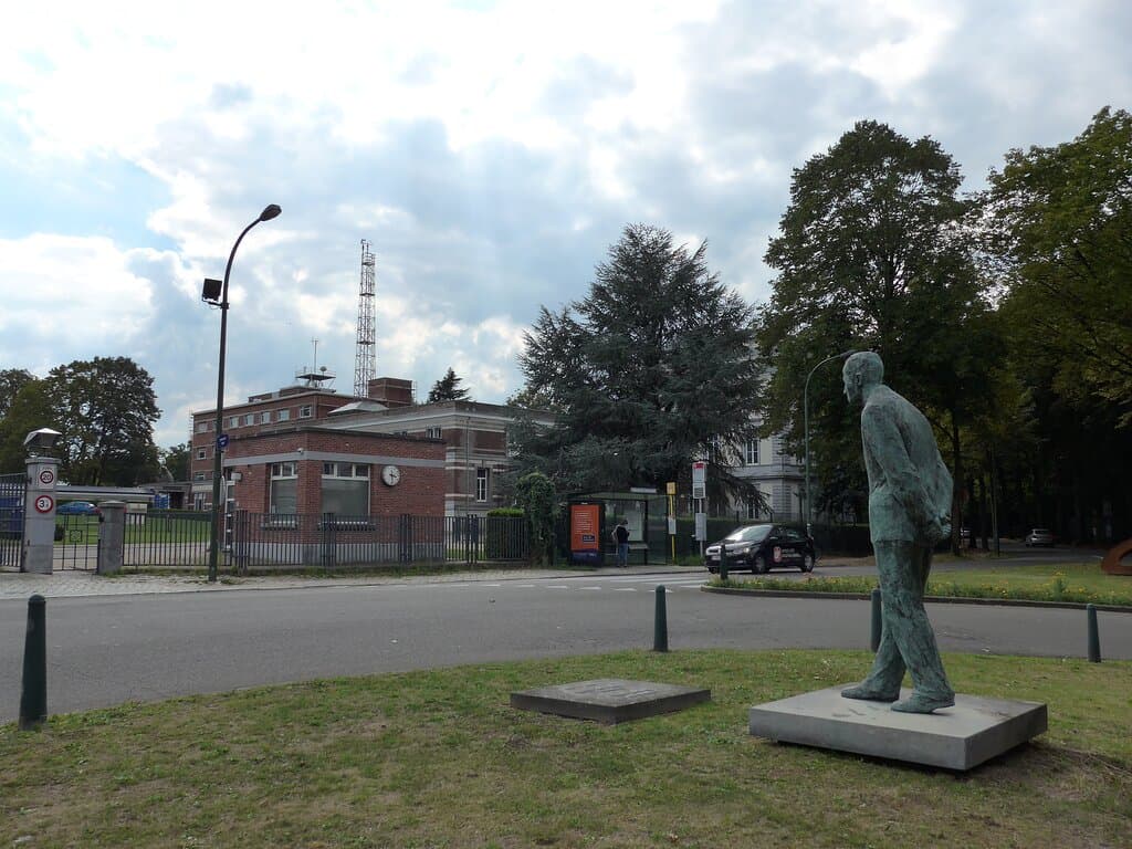 Uccle, statue of King near the entrance of the Royal Observatory of Belgium 