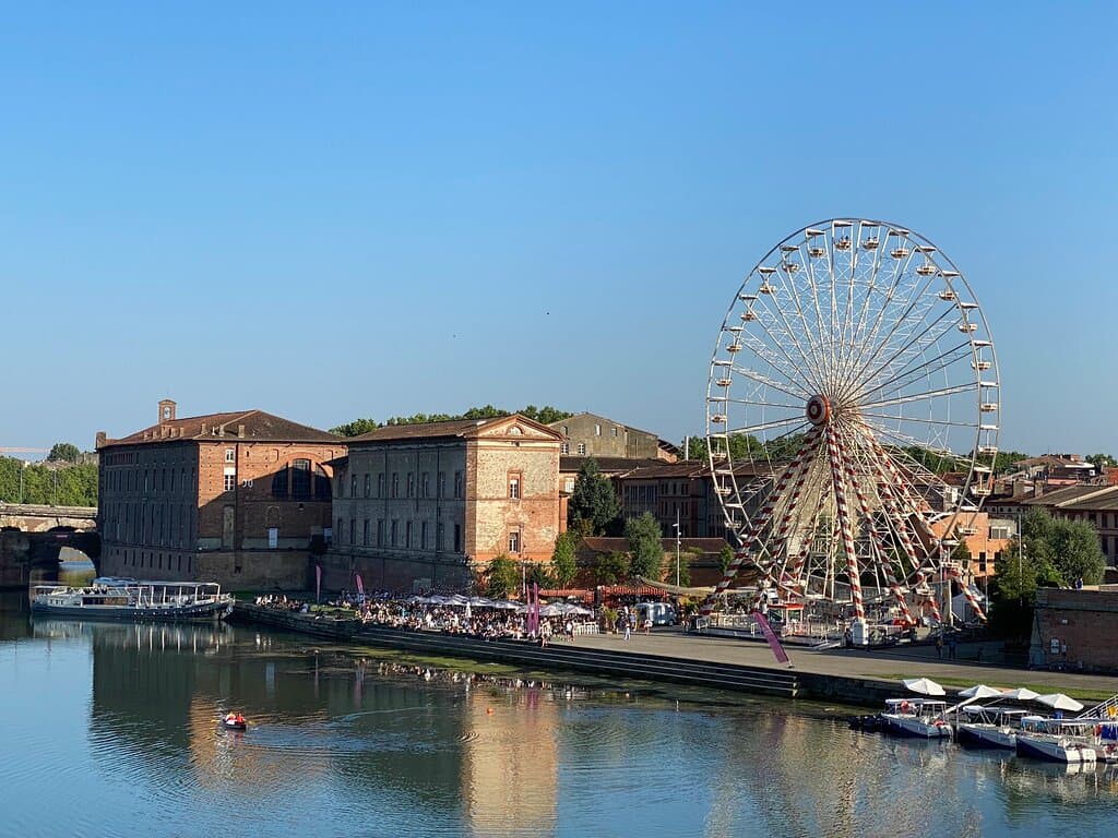Hôtel Dieu vu du pont St Pierre