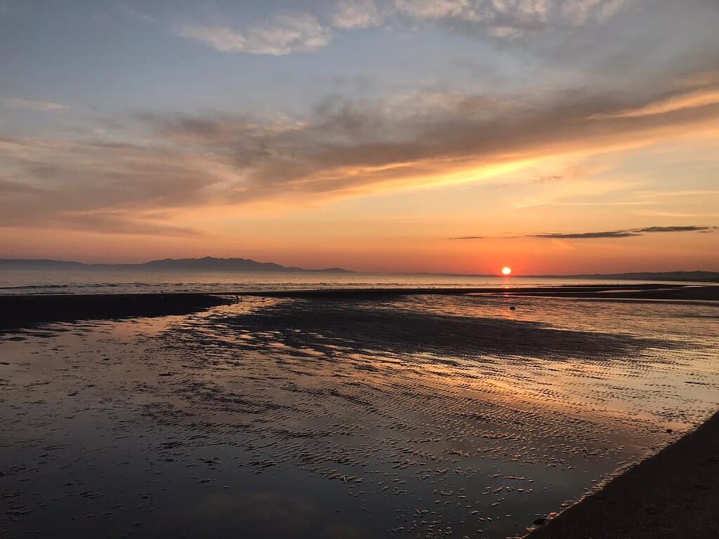 Sunsets are proof that endings can be beautiful too 🌅