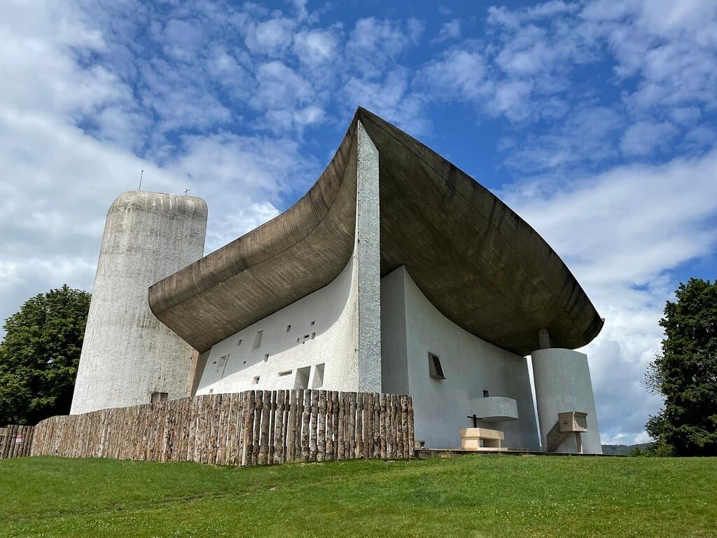 Iconische architectuur van een van de beroemdste architecten le Corbusier, zeer de moeite waard!