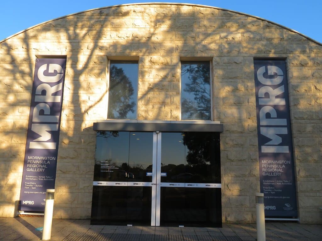 Main entrance into the modern-looking art gallery. The building dates from the early 1990s. 