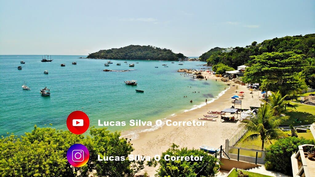 recomendo você a assistir um vídeo no YouTube muito legal onde mostra todos os detalhes da praia além de mostrar um mergulho junto com os peixes !! O nome do vídeo no YouTube é "Mergulho Na Praia Do Embrulho – Bombinhas – SC"