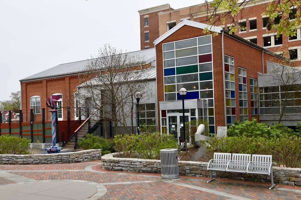 The Creekside entrance to the Delaplaine is conveniently located along the popular Carroll Creek Linear Park. 