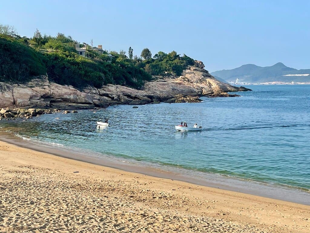 Rocky Bay Beach is a small, bay-like beach at Shek O, on Hong Kong's south side. Hemmed in one side by the golf course, it has striking rock formations at the other end and a nice sandy stretch in between.