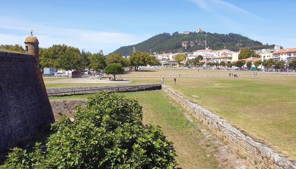 Forte Santiago da Barra, utsikt mot Monte de Santa Luzia 