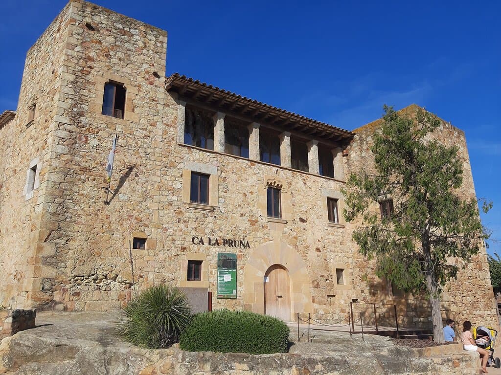 Edificio Ca La Pruna Casa De Cultura