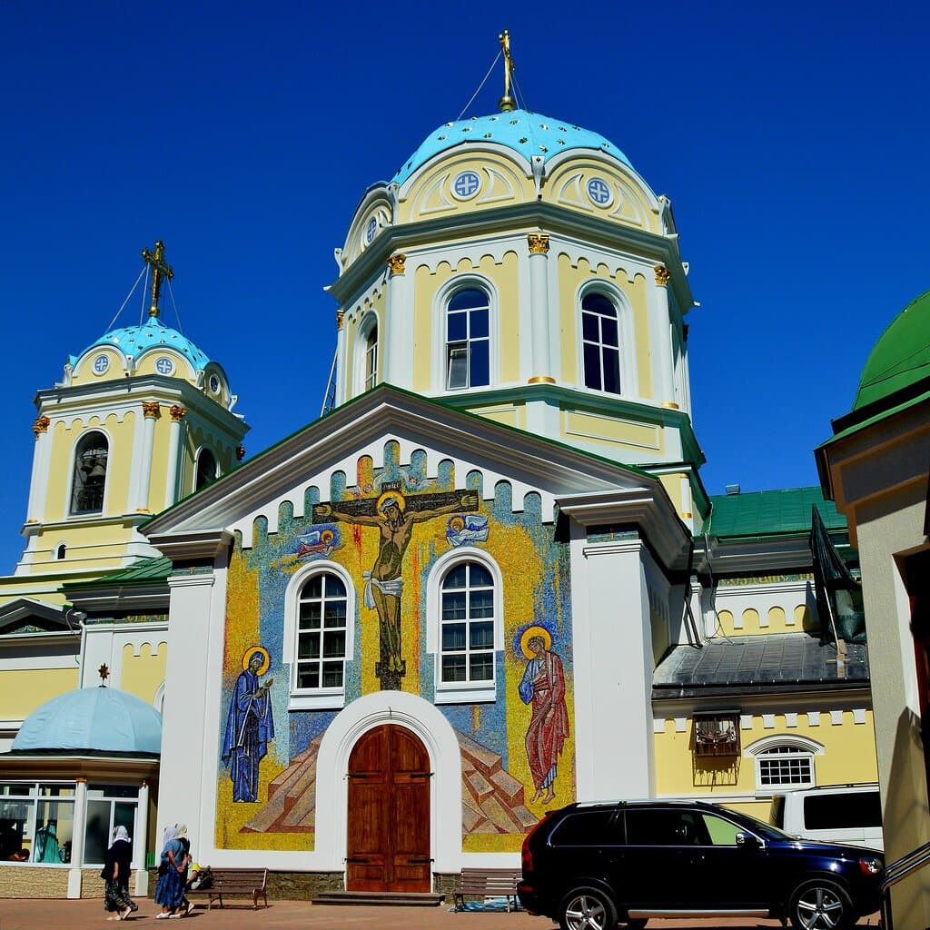 Симферополь. Вид на Свято-Троицкий Собор женского монастыря