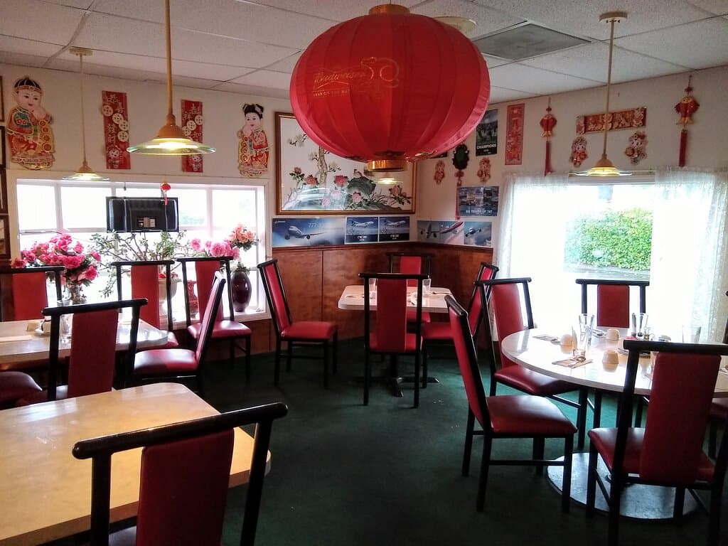 Dining room at Golden House Chinese Cuisine in Mukilteo, WA