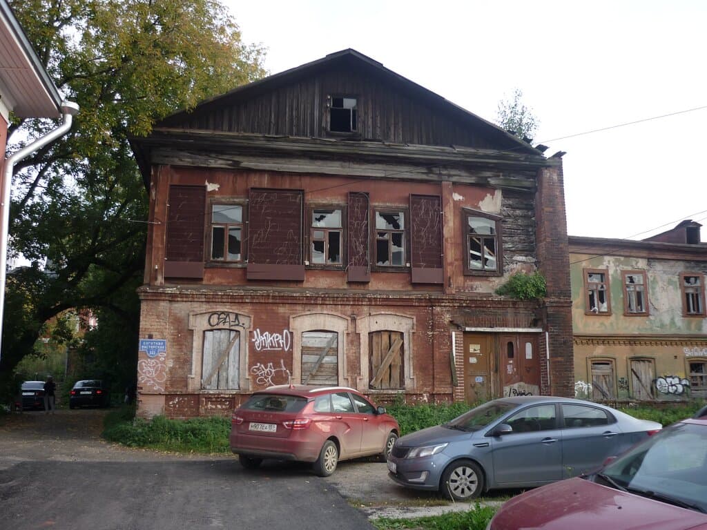 Старые дома на Пермской. Мне кажется, их ещё можно было спасти. Но их снесли. И они остались только на моих фото.