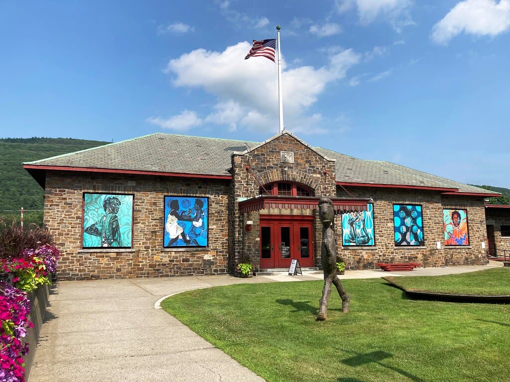 Brattleboro Museum & Art Center, 2021 (window bays featuring Delita Martin: Between Worlds)