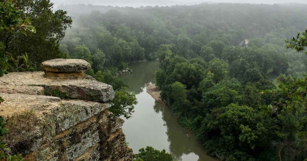 The Harpeth River State Park is a linear park that manages nine river access sites along 40 river miles. Sites include several natural, archaeological and historic areas. The park is popular for kayaking, canoeing, fishing and hiking. Canoe access areas are located at all sites (excluding archeological areas). 