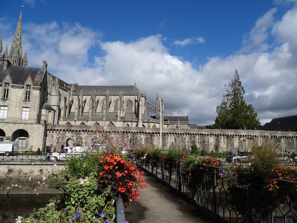 Les fortifications, la Cathédrale Saint-Corentin et l'Odet