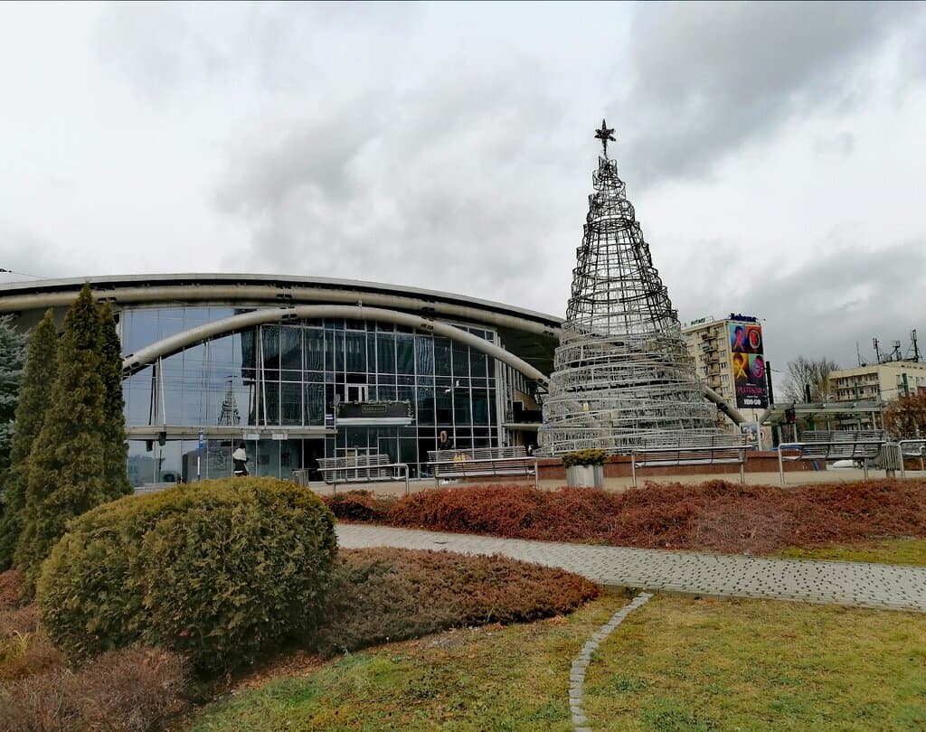 La struttura con l'albero di Natale