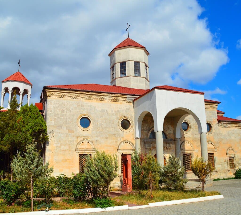 Армянская церковь Святого Николая в Евпатории. На территории храма