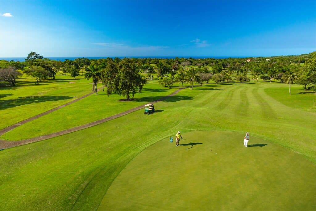Give yourself the perfect golf vacation, with rolling fairways lined by sweeping views of the sea and mountains.