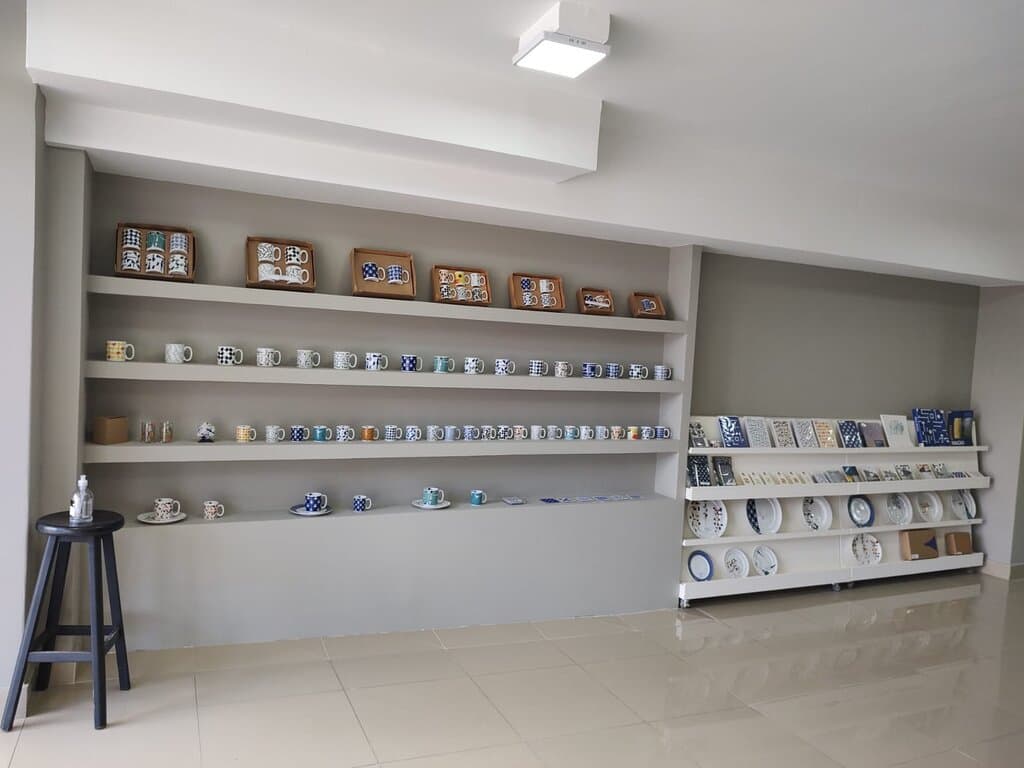 A Fundathos está em um novo endereço na W3 SUL: CRS 510, bloco B, Loja 51. Acesso pela W3. 