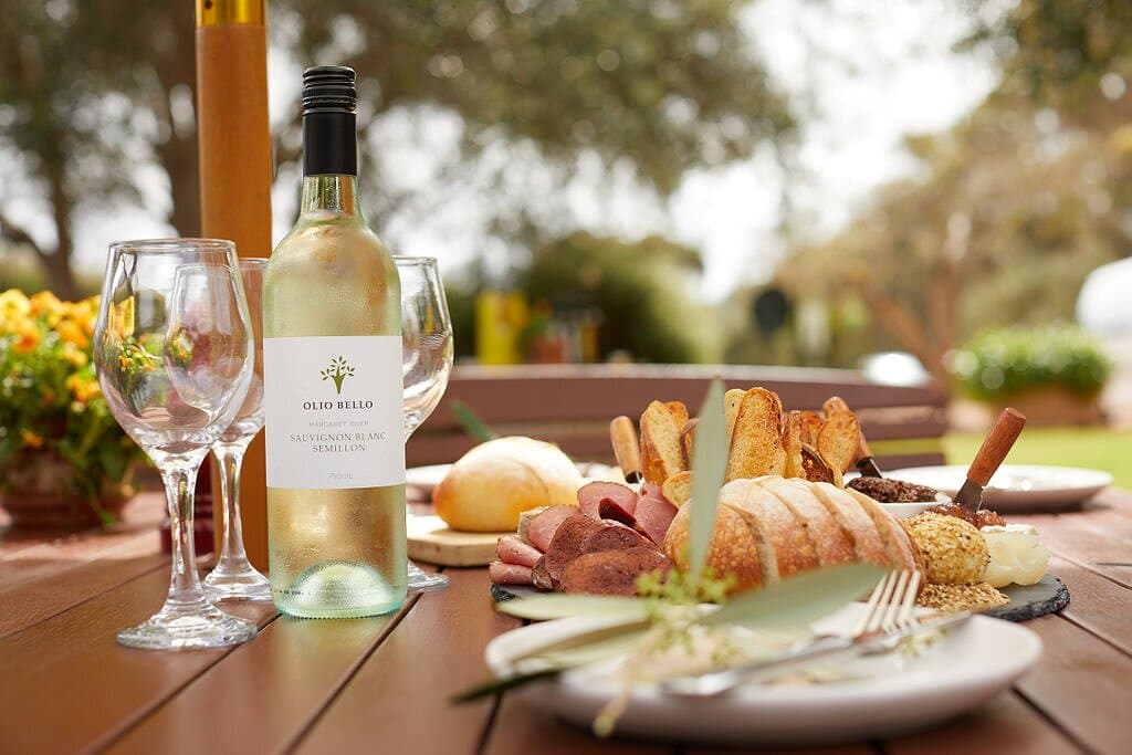 Farm lunches under the olive trees - Olio Bello Cafe