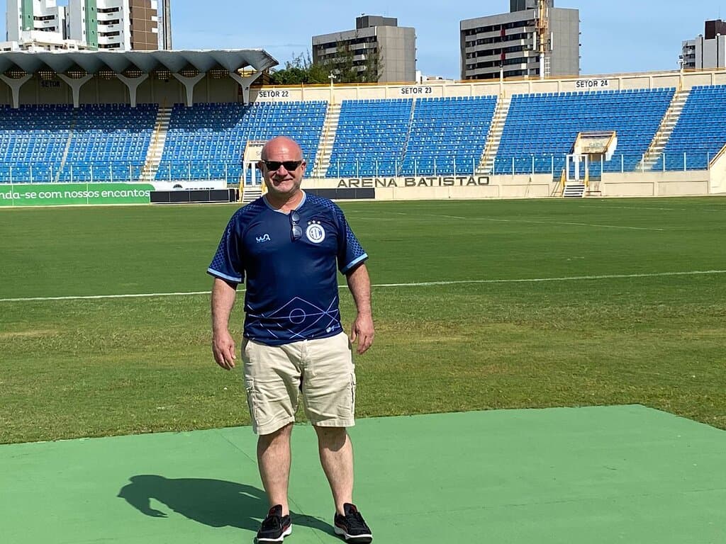 Estádio muito bem cuidado, gramado bom, embora sem estrutura para receber visitas. Valeu ter conhecido !