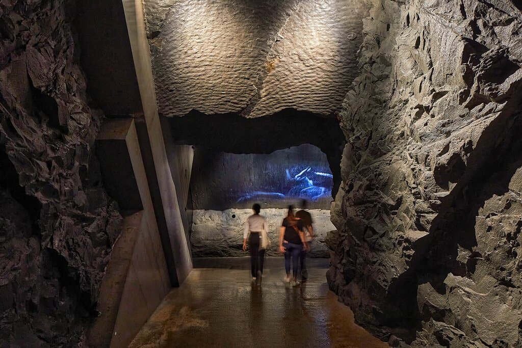 Felsenwelt mit Partikelanimationen. 