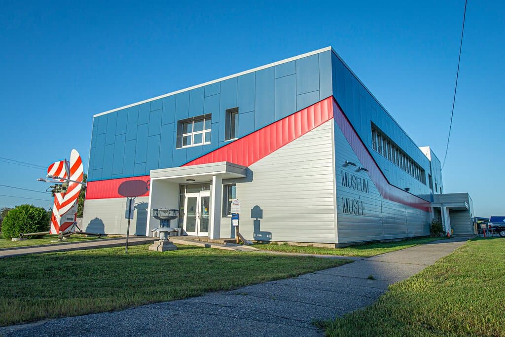Welcome to the Canadian Forces Museum of Aerospace Defence!
Bienvenue au musée de la défense aérospatiale des Forces canadiennes!