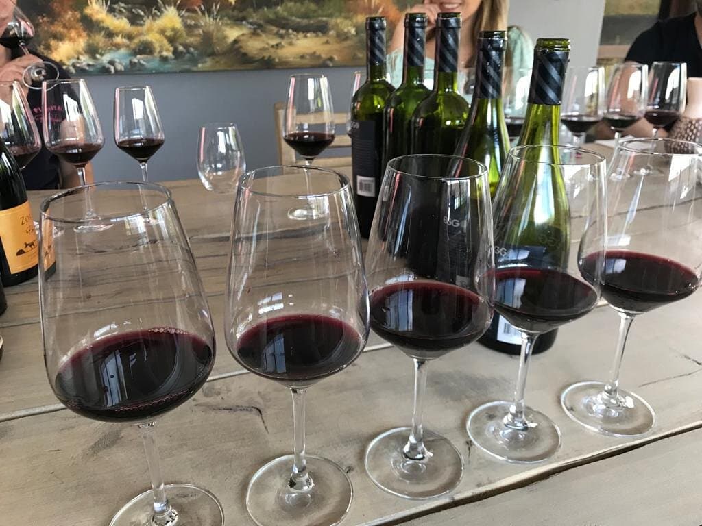 Cata vertical de Eggo Tinto de Tiza