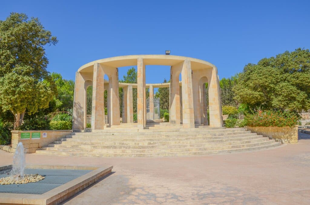 Pomnik Kennedy'ego w parku Kennedy Grove