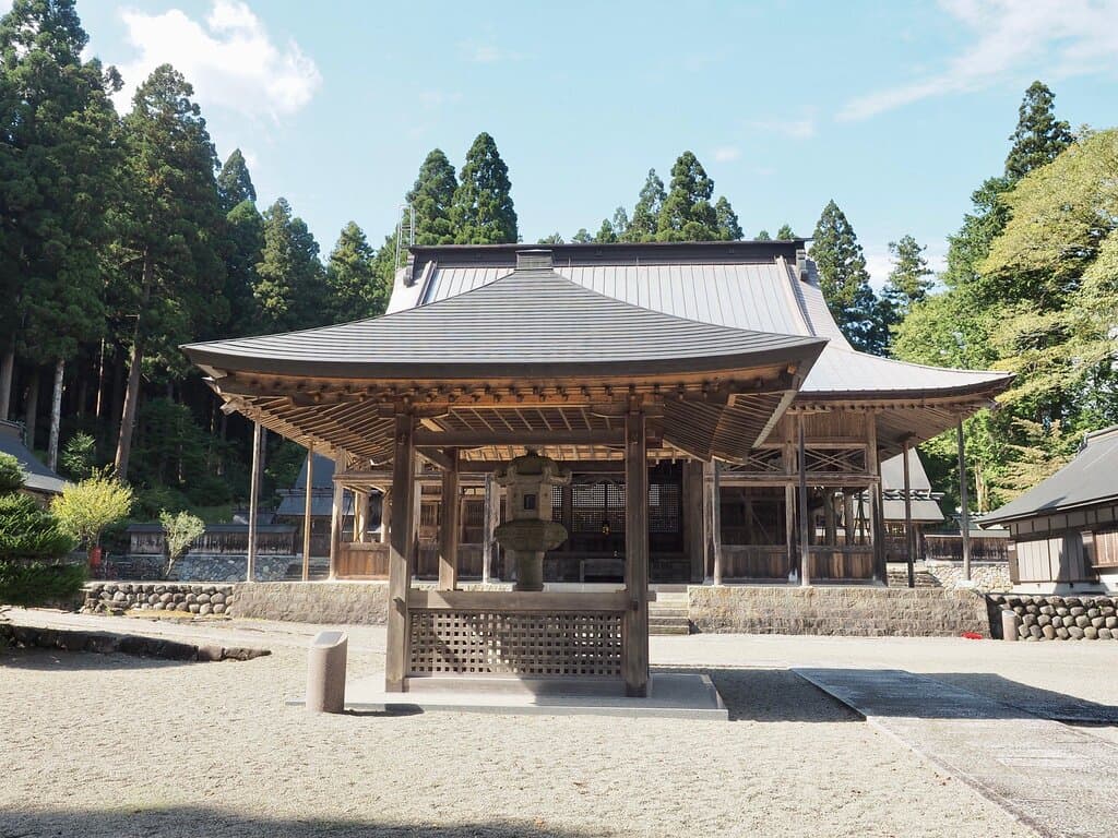 Hakusan Rokusho Shrine