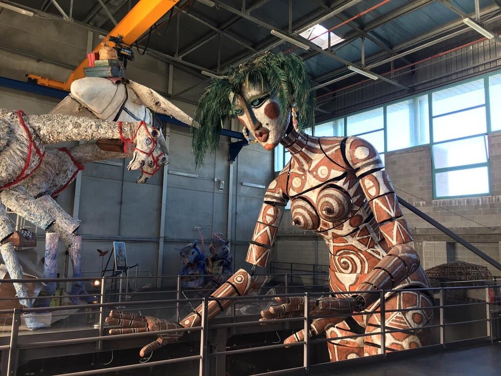 Il Museo del Carnevale di Viareggio si trova dentro la Cittadella del Carnevale ed ospita due sezioni distinte: una parte storica ed una più spettacolare presso l'Hangar 16/Espace Gilbert dove potrete ammirare la grandiosità dei carri allegorici.