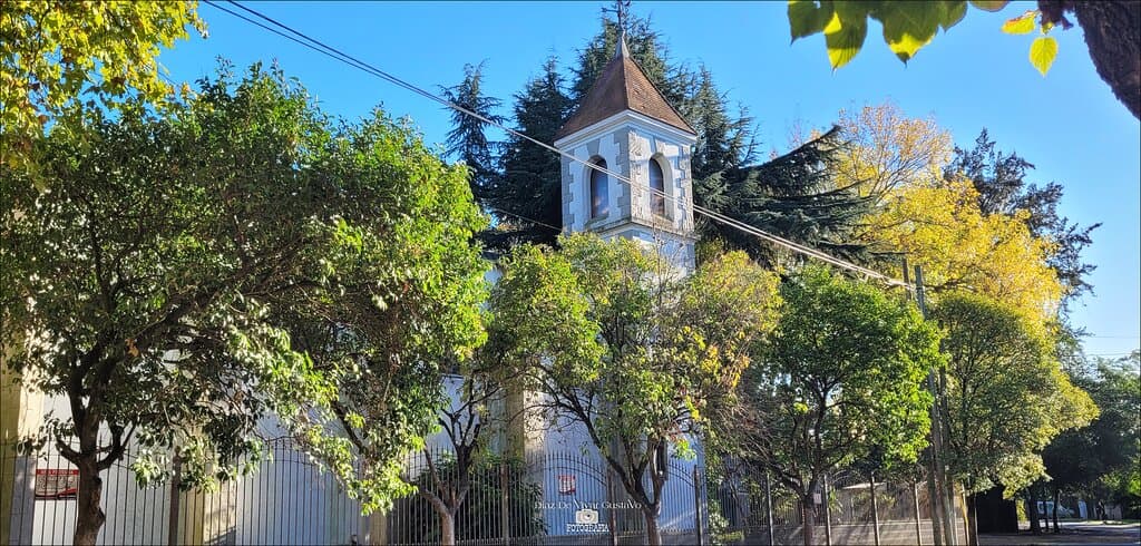 Parroquia Nuestra Señora de la Merced Ranelagh Ranelagh cuenta con su parroquia propia y que ademas cuenta con su Instituto San Pedro Pascual donde a diario concurren a estudiar a jardín infantes, primaria y secundaria 
