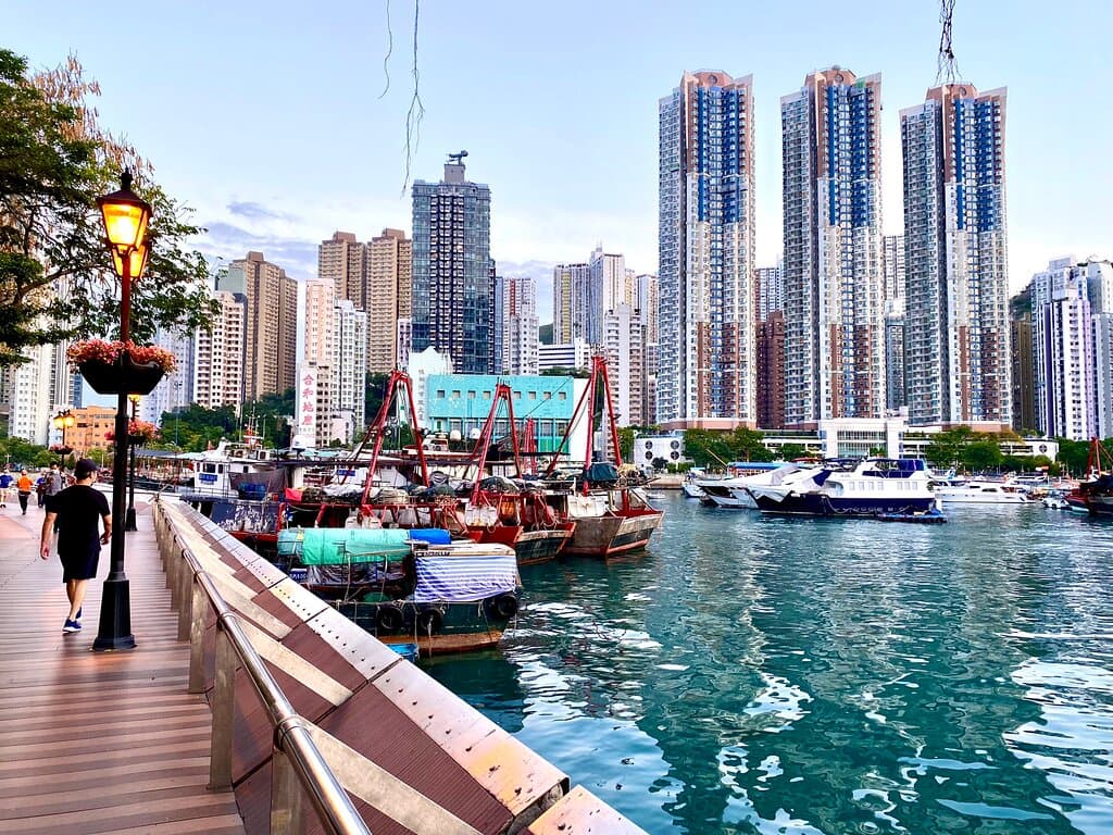 Explore the streets of Aberdeen Promenade