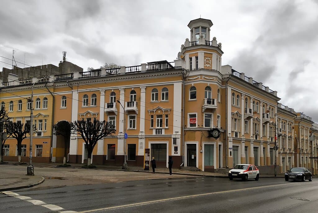 Дом с часами