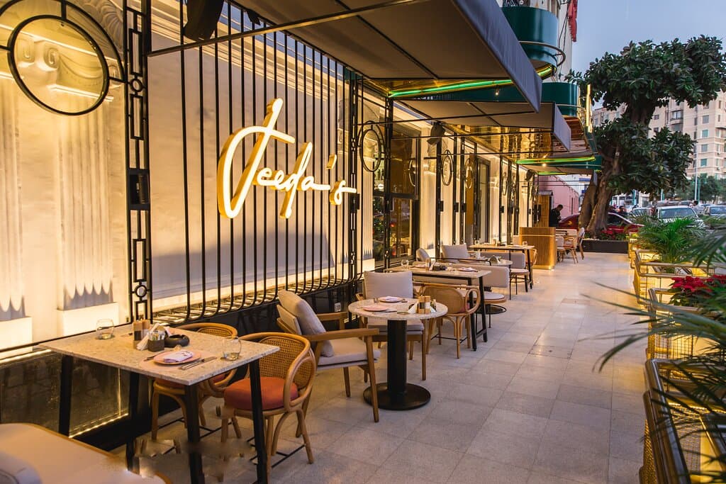 Bringing back elegant street style dining 