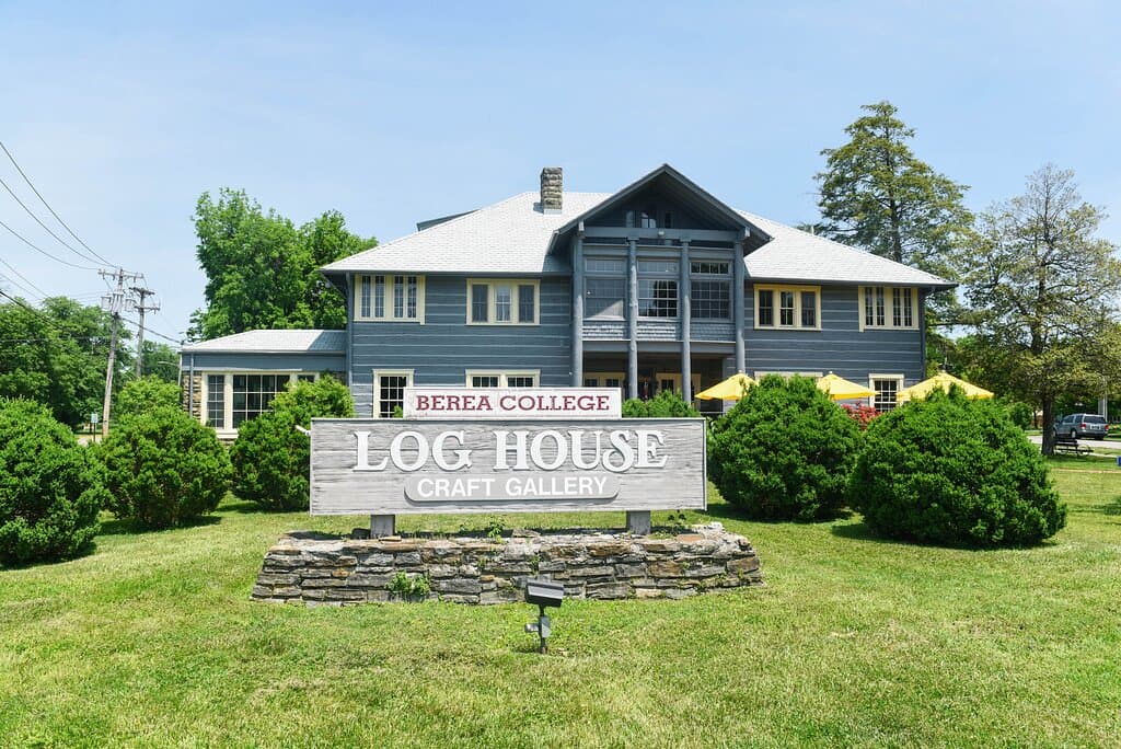 Come visit the oldest and largest continually run craft gallery in the state of Kentucky. 