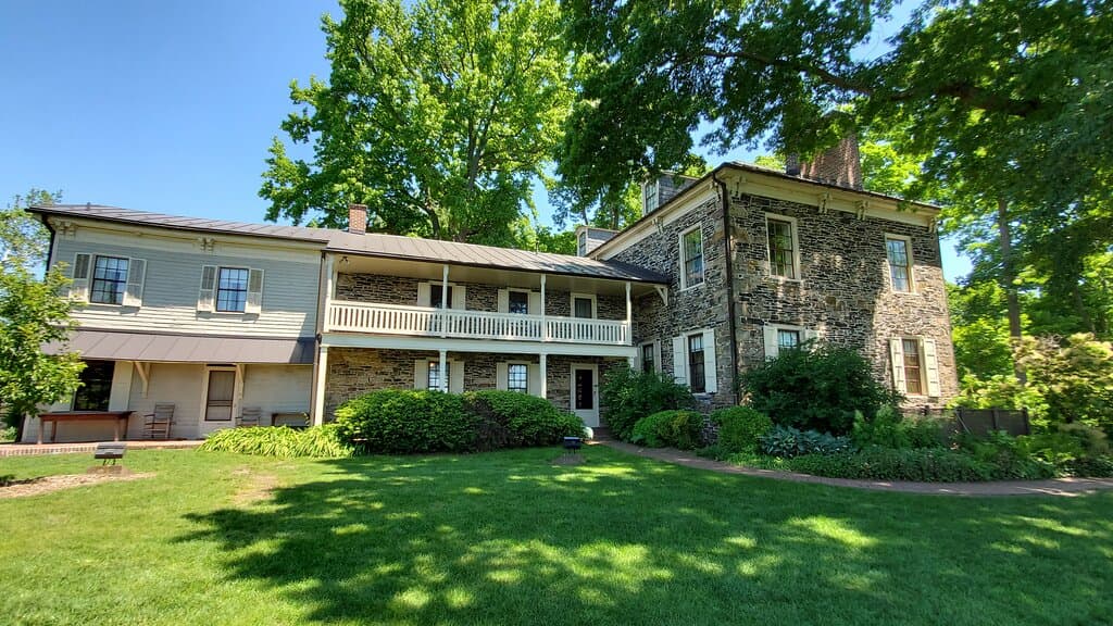 side of mansion