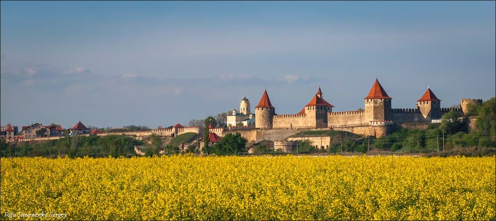 Вид на цитадель со стороны реки Днестр