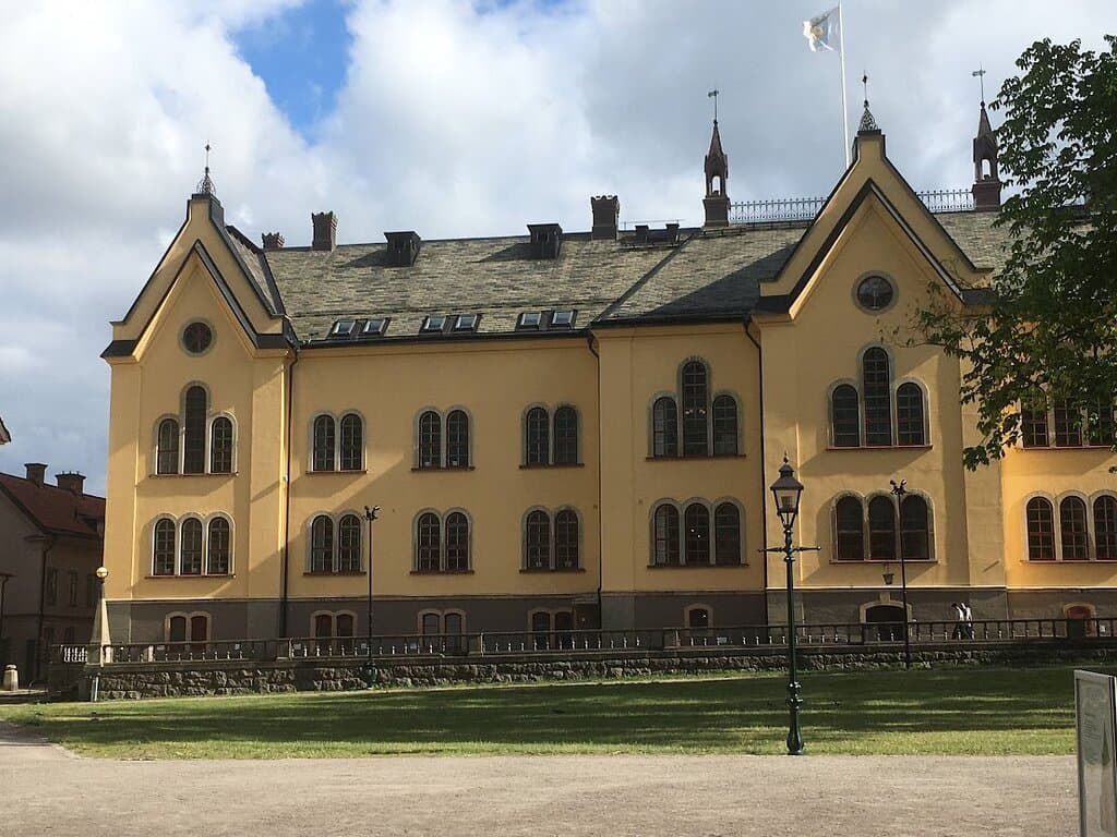 od strony katedry - przez park