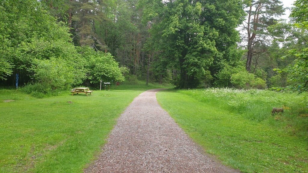 Hemlingby friluftsområde, välskötta stigar