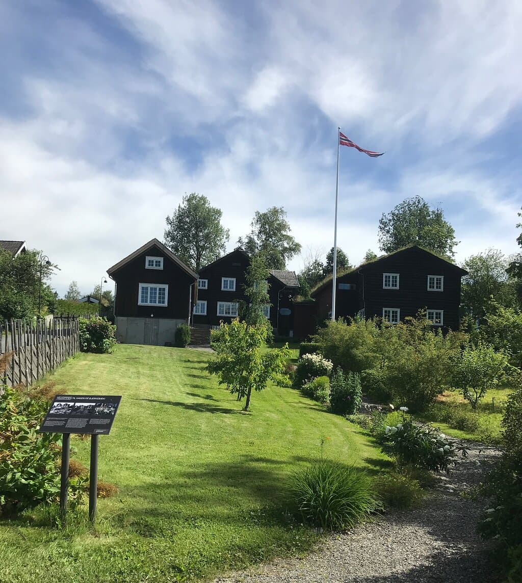 Sigrid Undset's Home Bjerkebæk, Lillehammer, Norwegen Anblick vom Garten aus hoch zum Haus