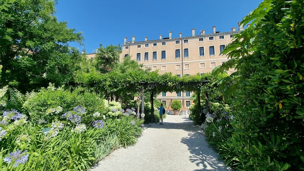 lovely to walk round