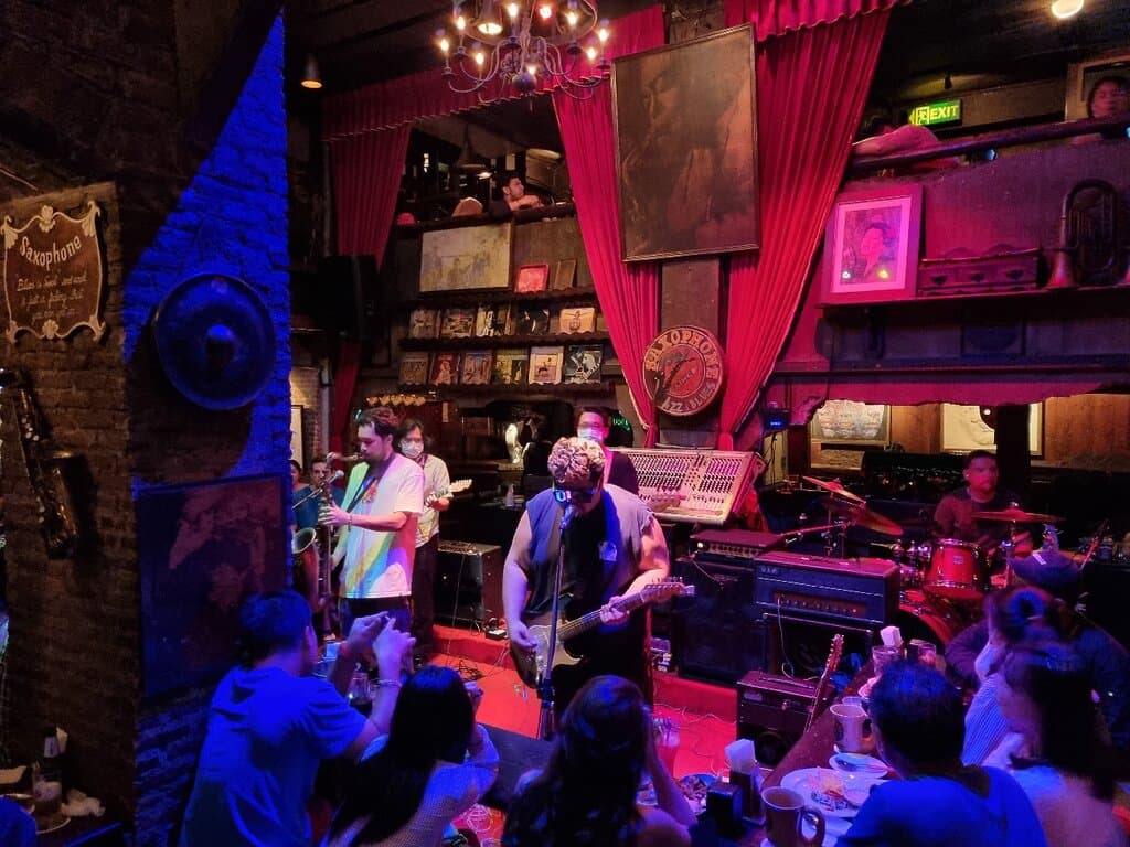 Enjoy live music at Saxophone Pub