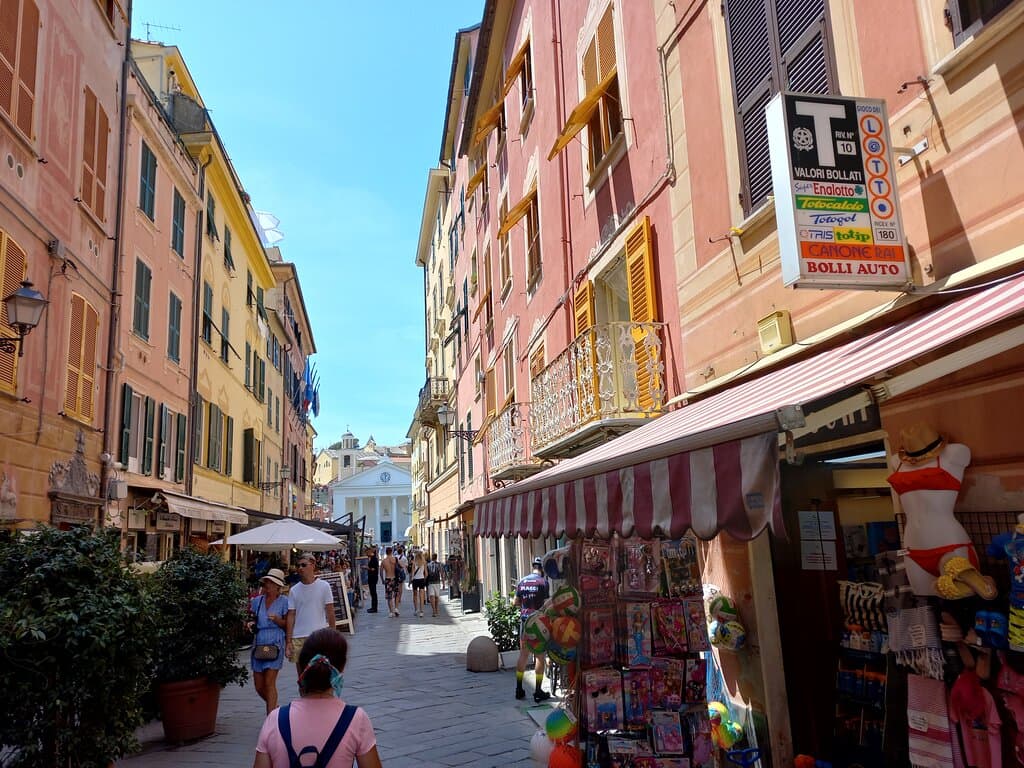 Sestri Levante. Via XXV Aprile. (28.7.22).