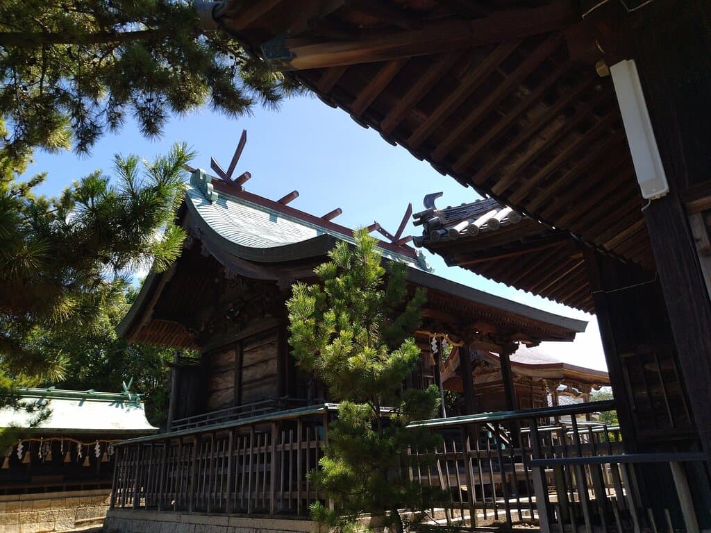 境内で