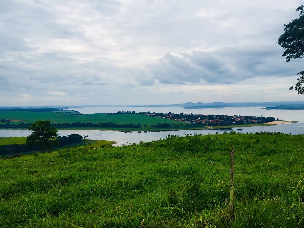 Próximo ao condomínio Vale Verde (que se vê na foto) esse ponto é o ponto alto de uma trilha de 28 km e que agrada qualquer turista. Imperdível!