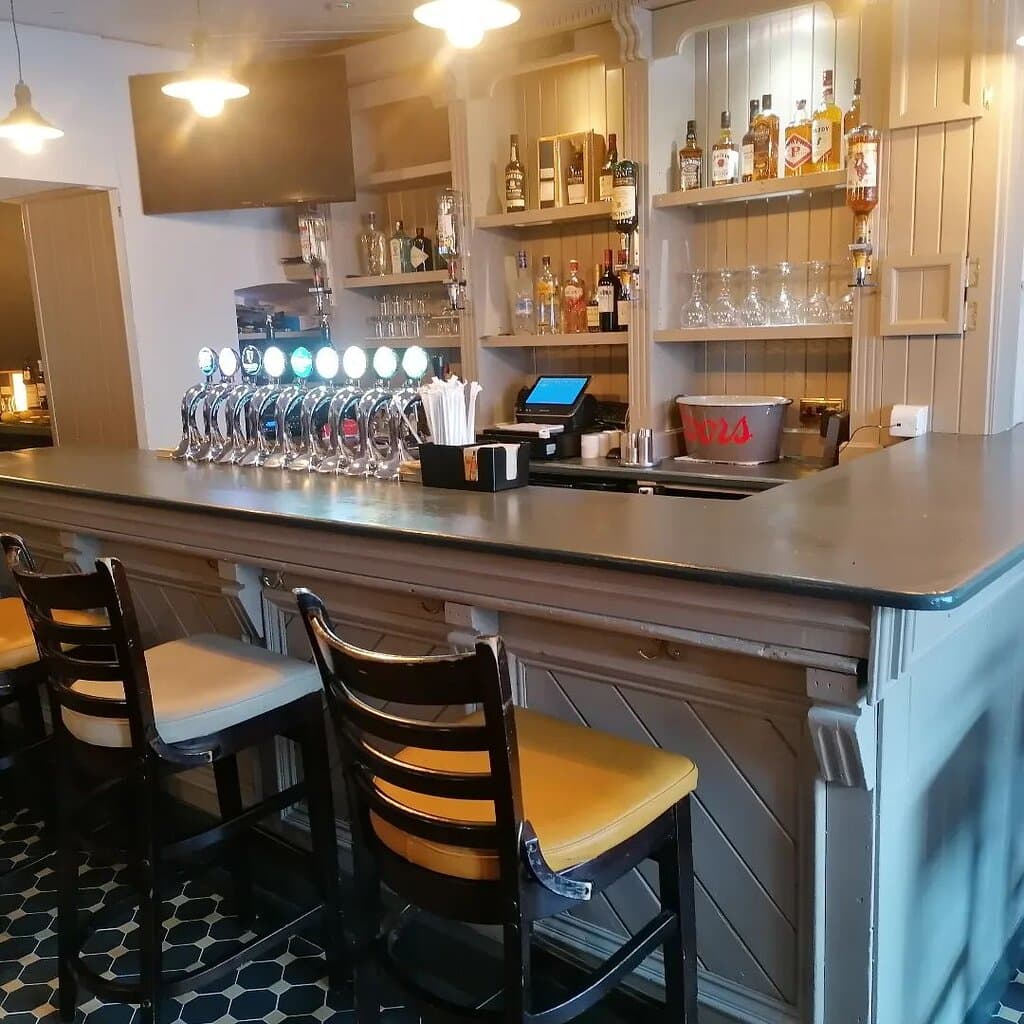 The view from inside the door, "fáilte go Jesters"!