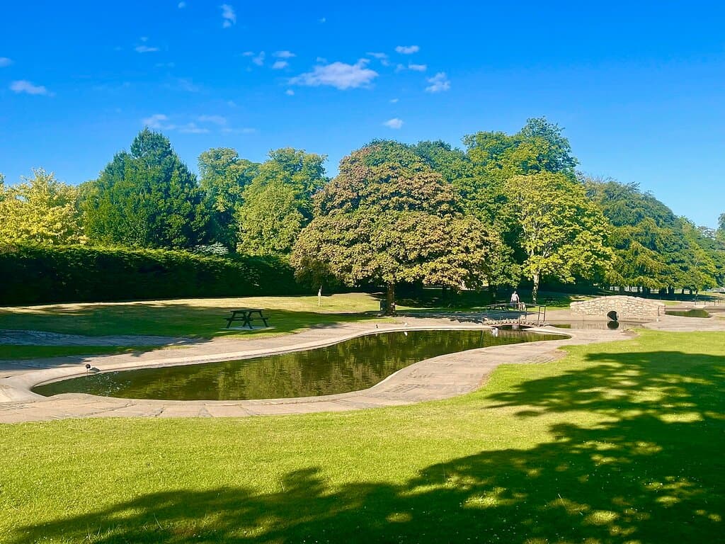 At approximately 10 hectares in size, Westburn Park is one of the largest parks in the city. Unlike neighbouring Victoria Park it doesn’t have cultivated gardens - but wide spacious stretches of grassland and woodland , that are ideal for both playing and picnicking on. The Gilcomston Burn , which runs through the park, is an attractive water feature.