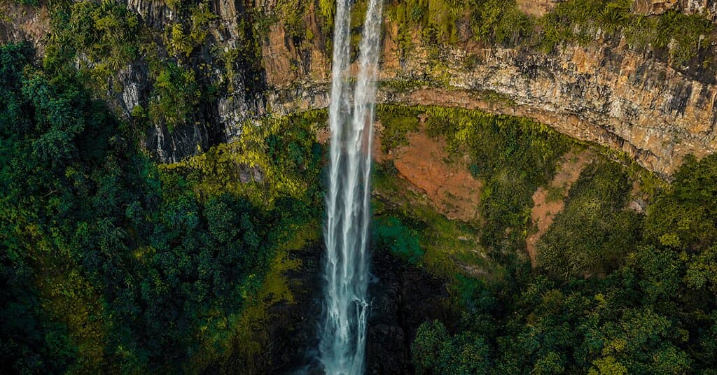 La cascade de Chamarel est certainement la plus haute chute d’eau de Maurice, à quelque 100 m d’altitude.