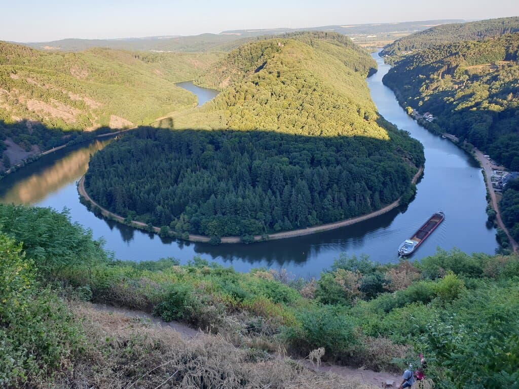 Saarschleife mit Schiff