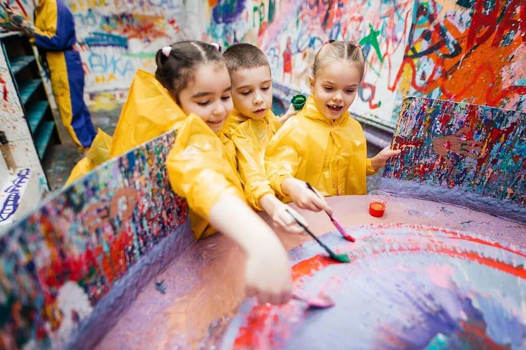 An abstract painting technique in which paint is dripped, splashed or poured onto the canvas.